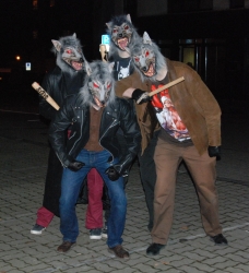 Wolfsrudel am Schild